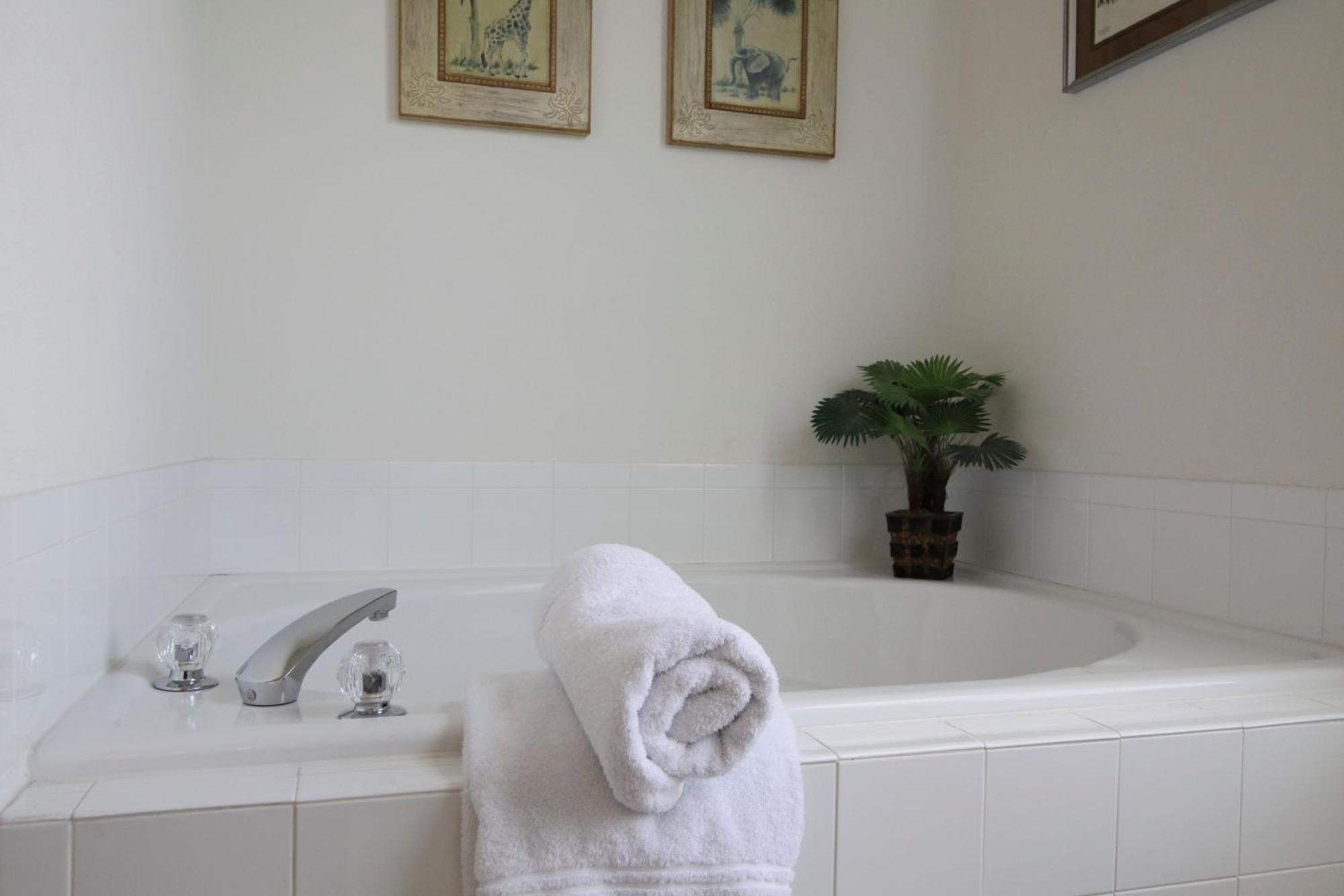 Windsor Palm 3 Miles To 4 Bedrooms Villa