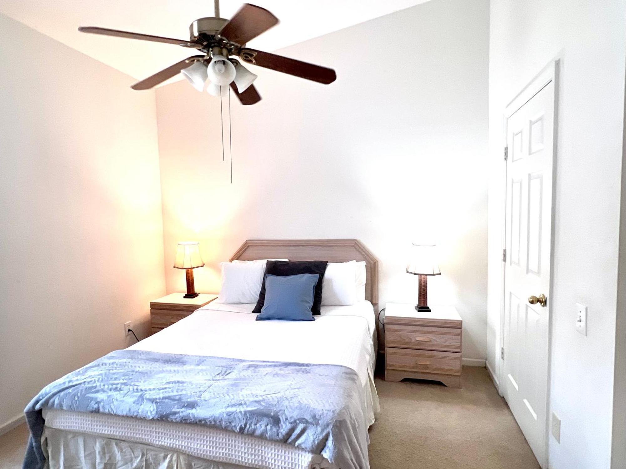 Windsor Palm 3 Miles To 4 Bedrooms *