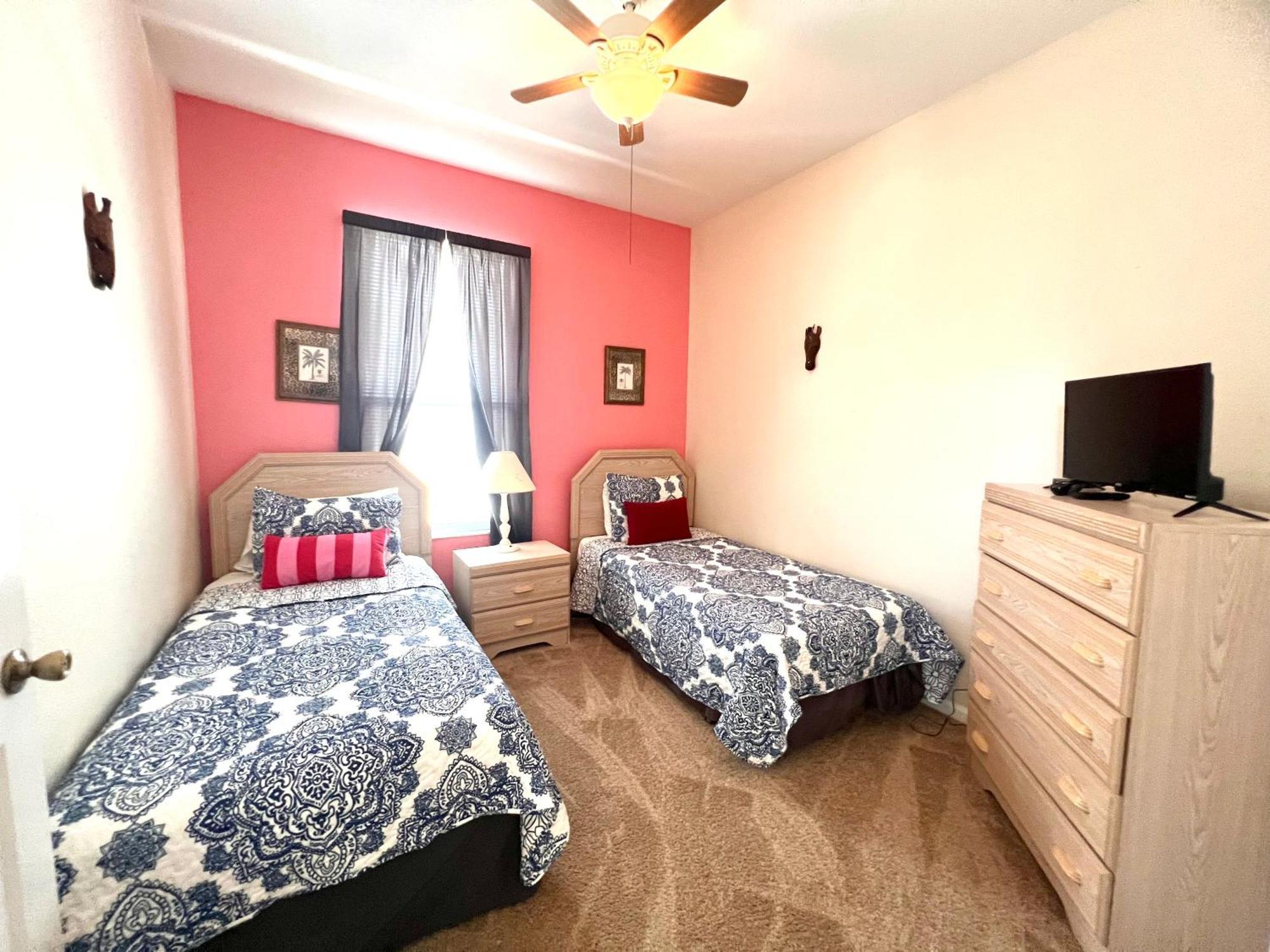 Villa Windsor Palm 3 Miles To 4 Bedrooms