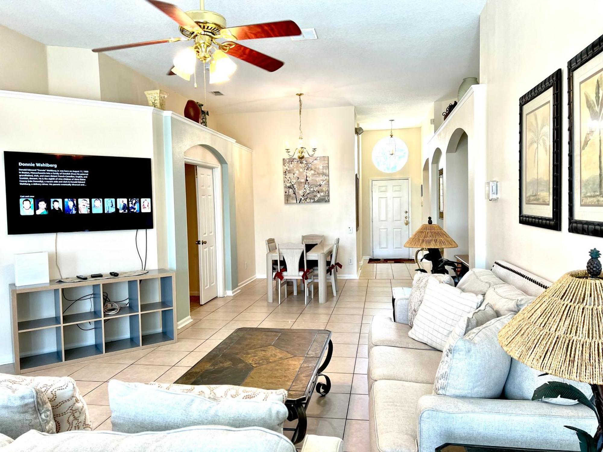 Villa Windsor Palm 3 Miles To 4 Bedrooms *